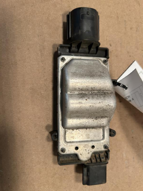 Cooling Fan Control Module from a 2012 Ford Fusion, photo 2