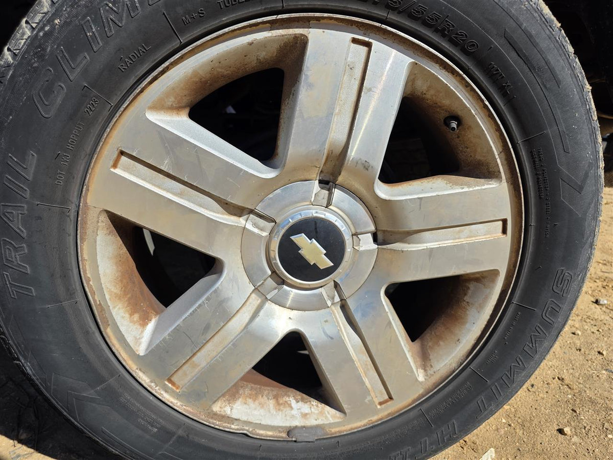 Wheel from a 2007 Chevrolet Silverado 1500, photo 1