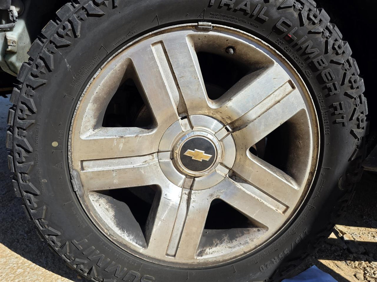 Wheel from a 2007 Chevrolet Silverado 1500, photo 1