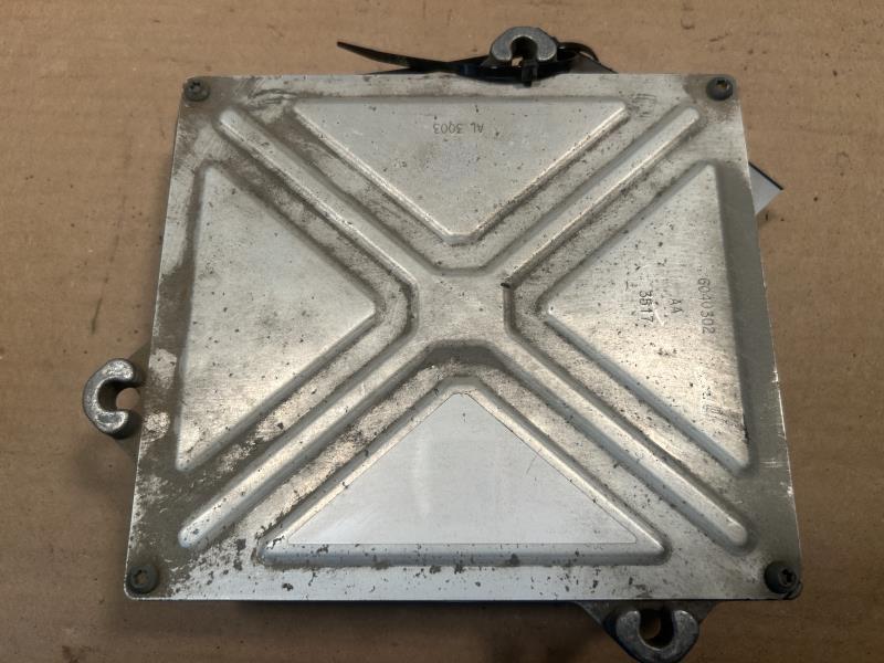 Suspension Control Module from a 2018 GMC Sierra 1500, photo 2