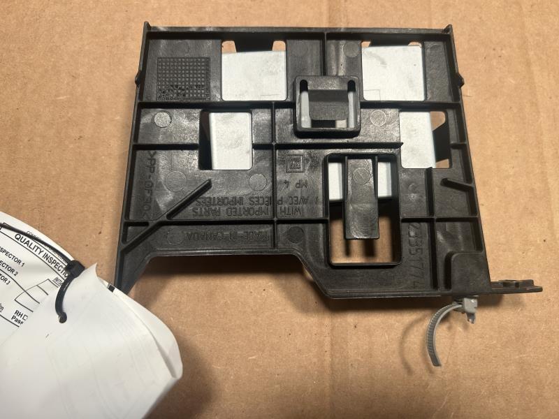 Infotainment Control Module from a 2018 GMC Sierra 1500, photo 2