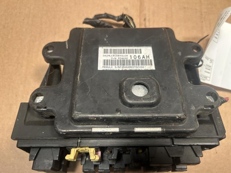 Body Control Module (BCM) from a 2007 Jeep, photo 2