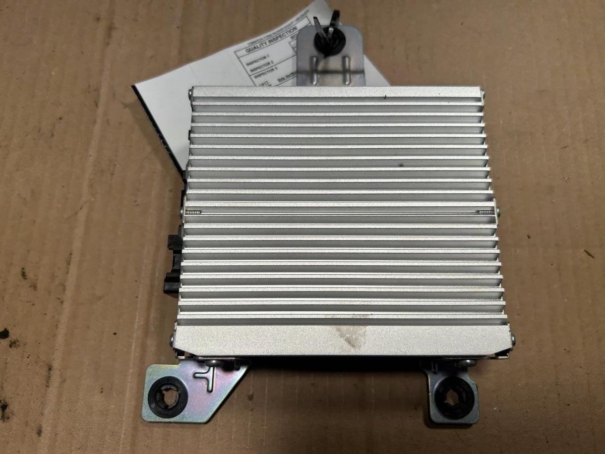 Body Control Module (BCM) from a 2018 Chevrolet Malibu, photo 2