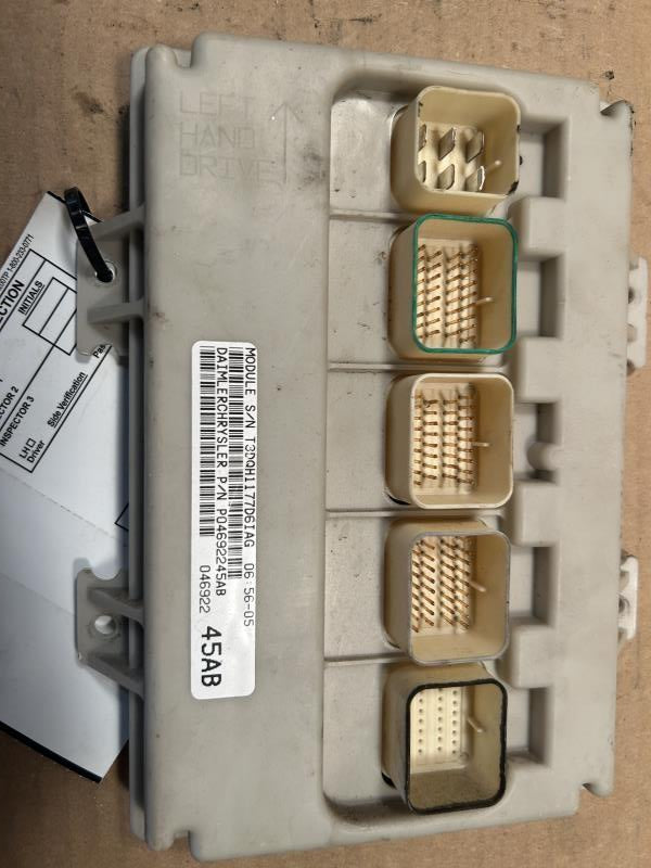 Body Control Module (BCM) from a 2007 Chrysler, photo 2