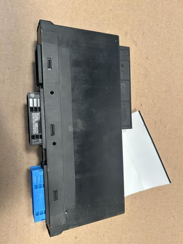 Body Control Module (BCM) from a 2010 BMW 328i, photo 2