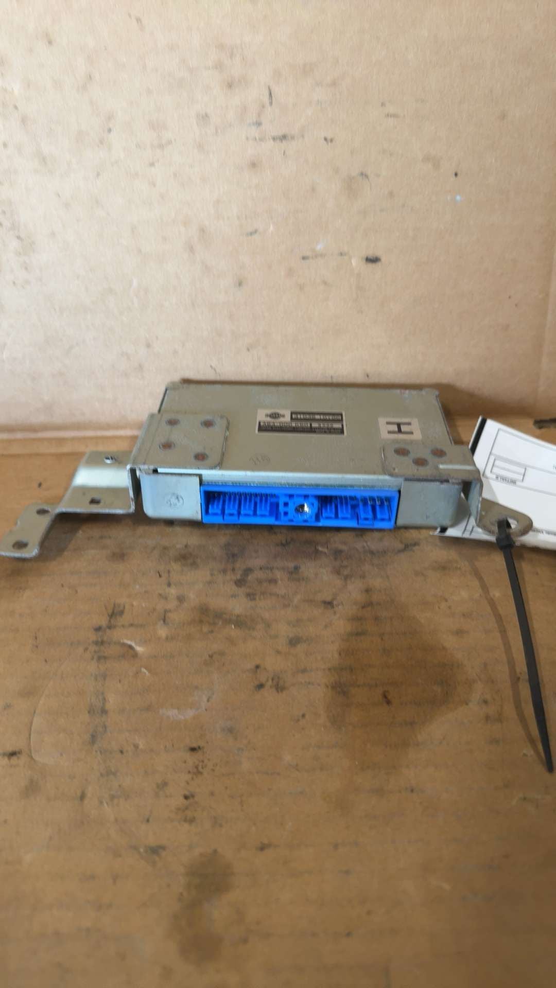 Transmission Control Module (TCM) from a 1994 Infiniti J30, photo 1