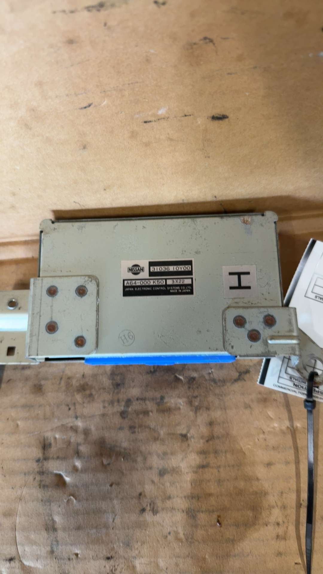 Transmission Control Module (TCM) from a 1994 Infiniti J30, photo 2