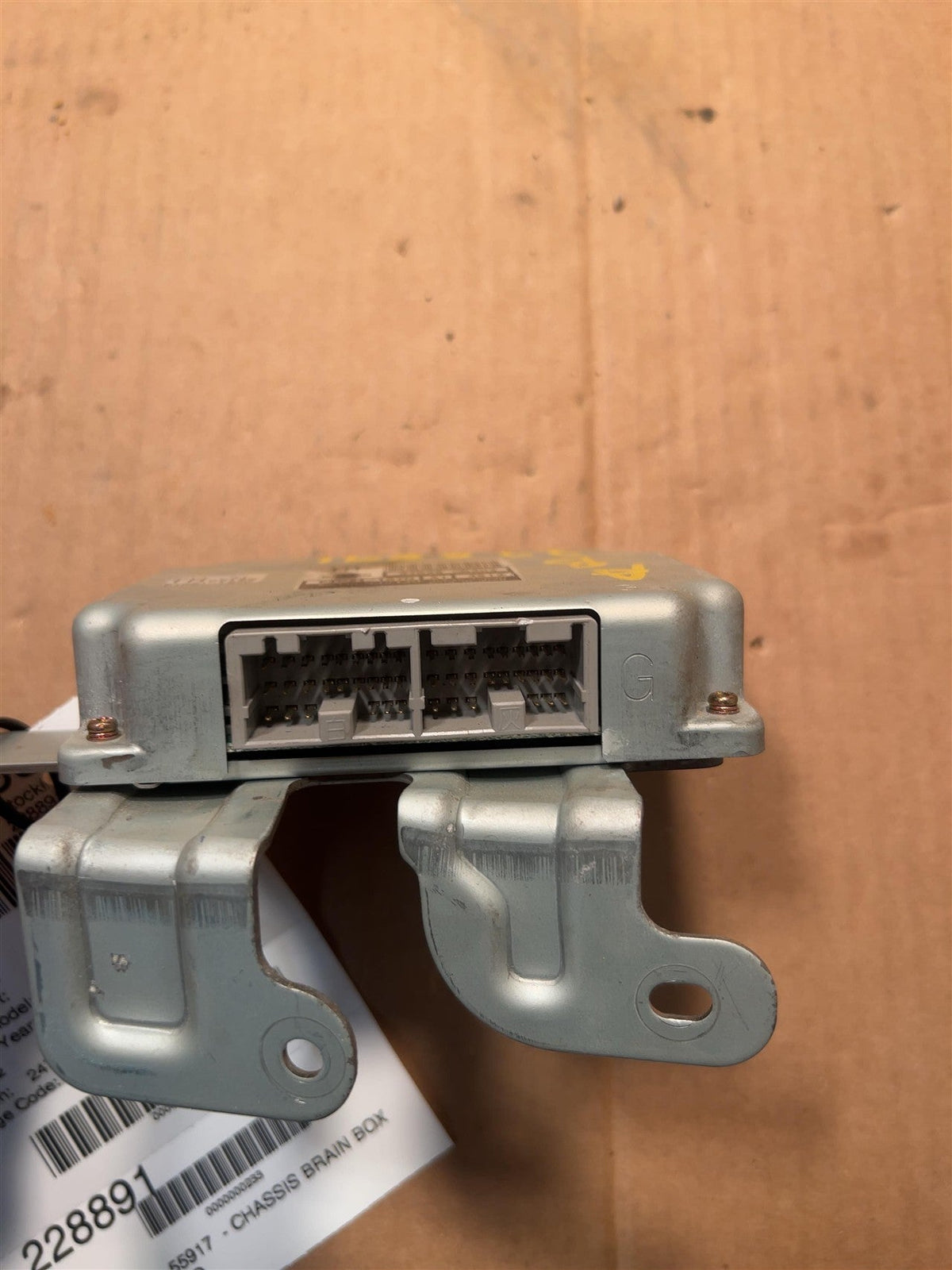 Transmission Control Module (TCM) from a 2004 Nissan Murano, photo 3