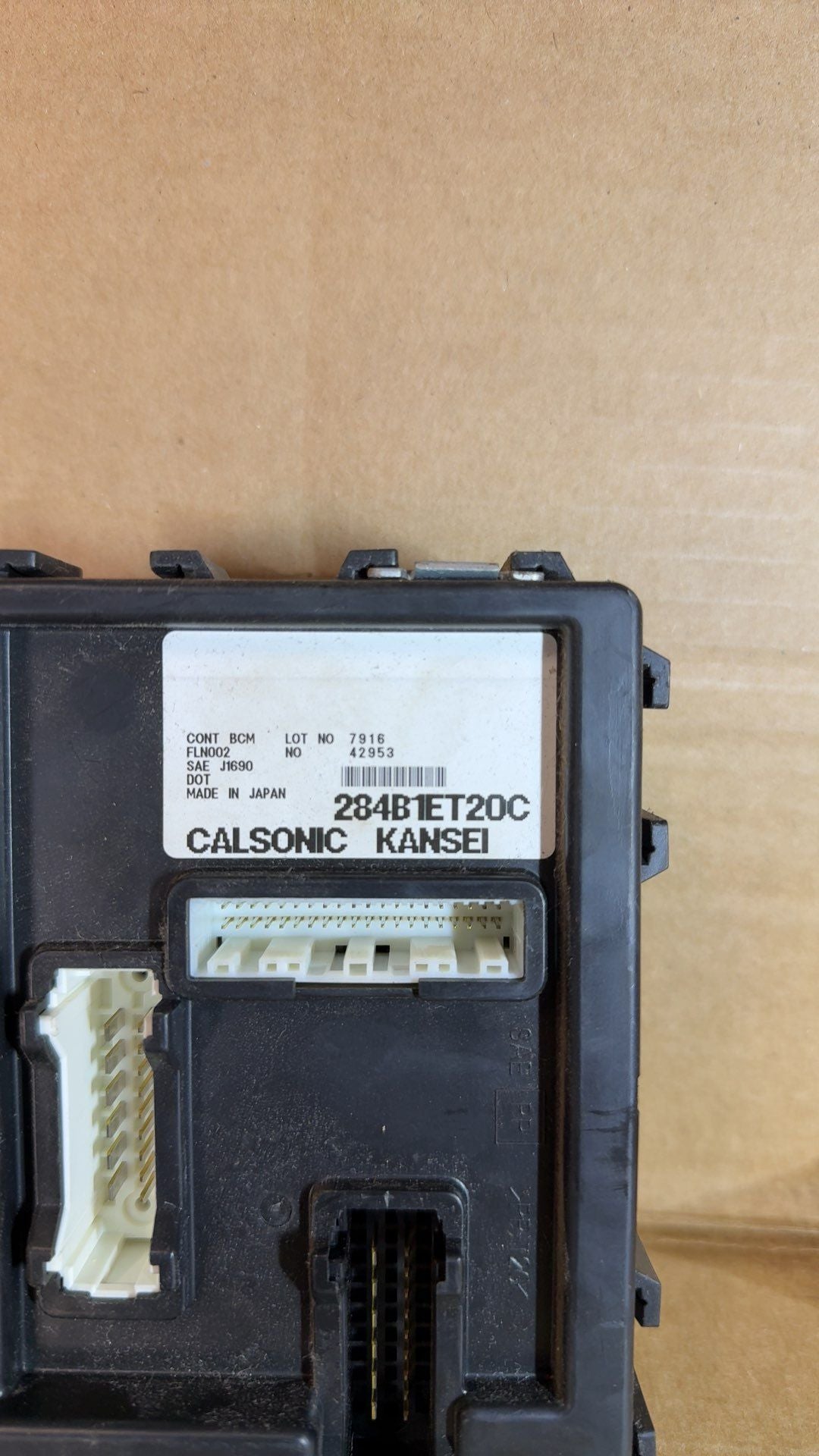 Body Control Module (BCM) from a 2008 Nissan Sentra, photo 2