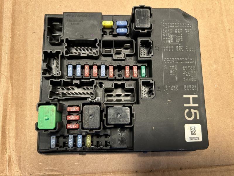 Power Supply Module from a 2017 Nissan Sentra, photo 2