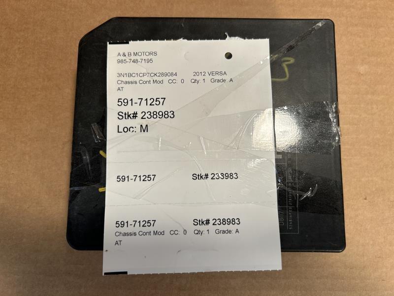 Power Supply Module from a 2012 Nissan Versa, photo 1