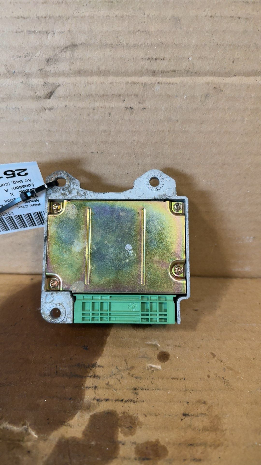 Air Bag Control Module from a 2005 Hyundai Santa Fe, photo 3