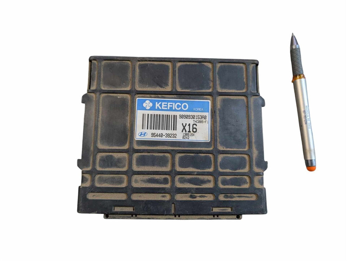 Transmission Control Module (TCM) from a 2003 Hyundai Elantra, photo 1