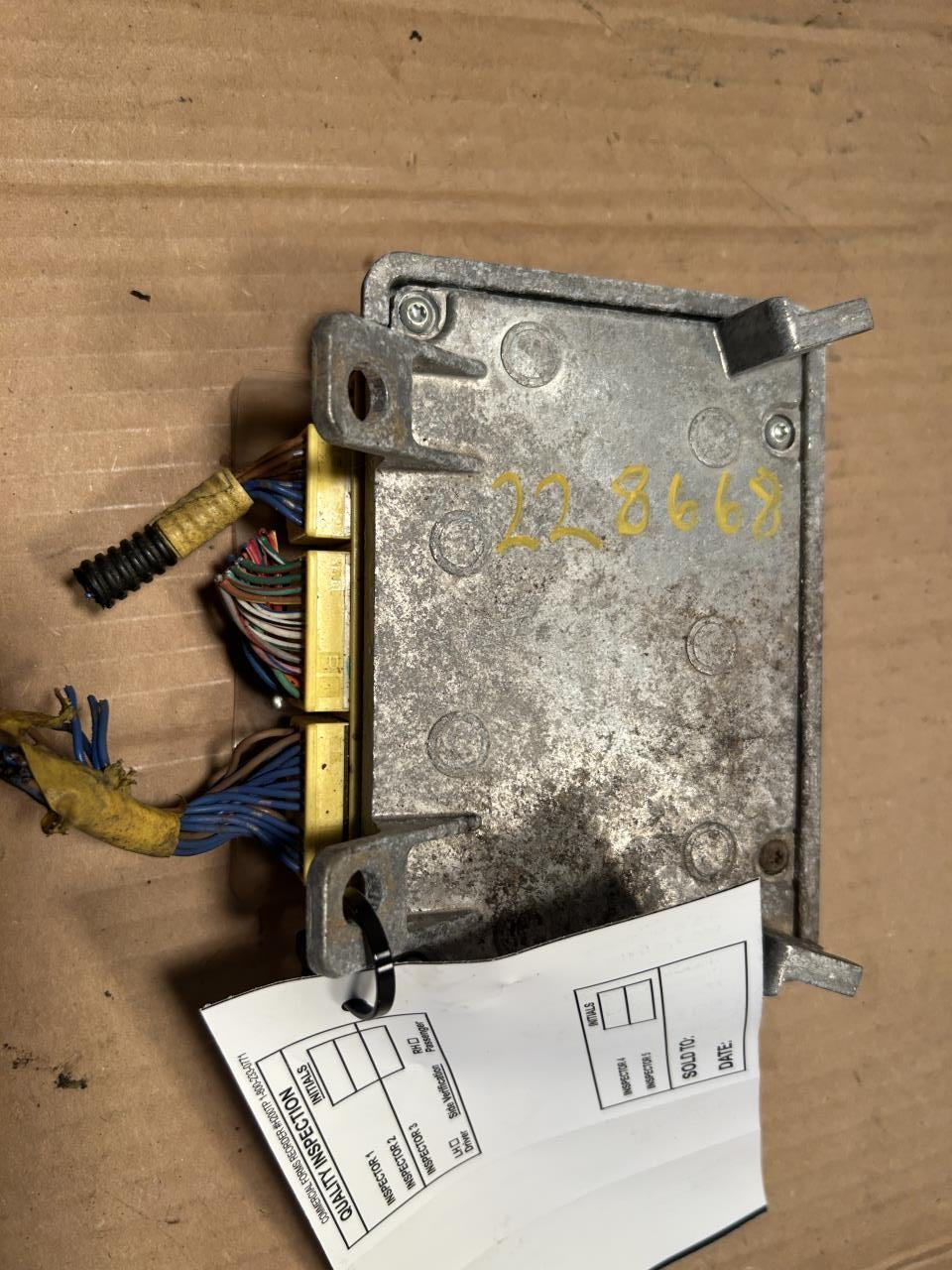 Air Bag Control Module from a 2005 Honda Accord, photo 2