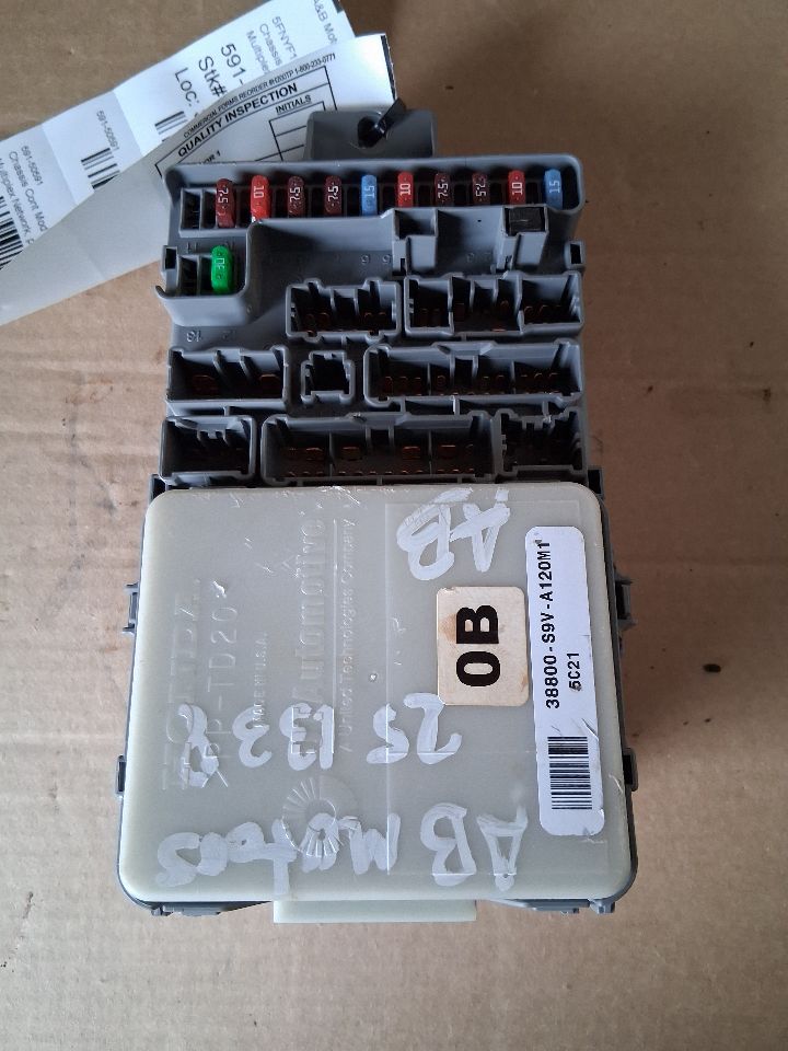 Multiplex Control Module from a 2005 Honda Pilot, photo 9