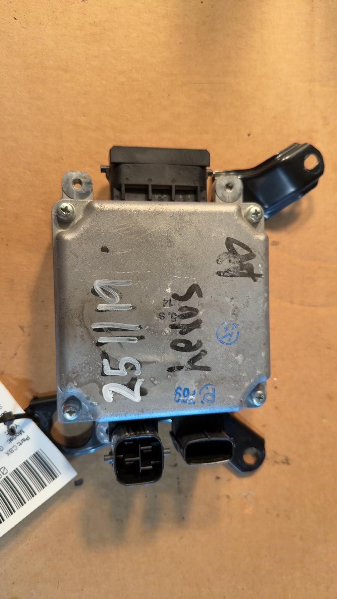Steering Control Module from a 2015 Lexus GS350, photo 2