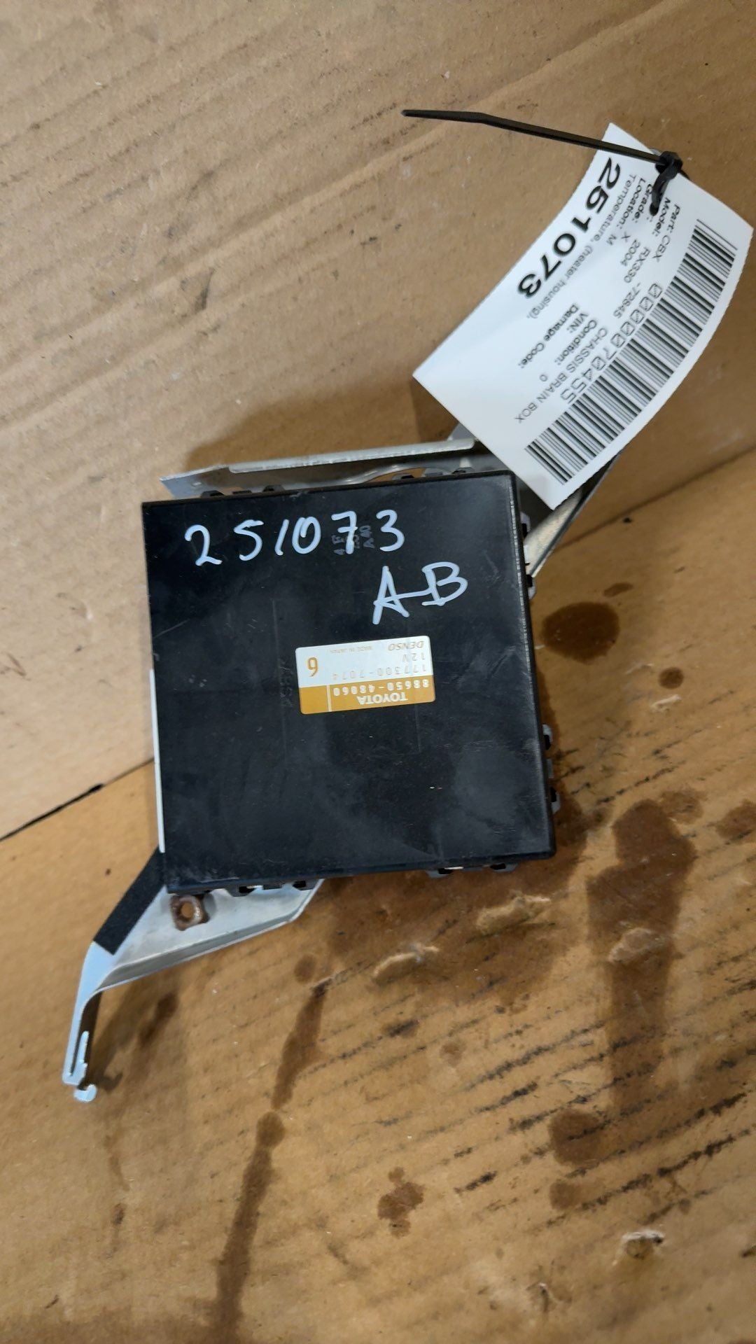 Climate Control Module from a 2004 Lexus RX330, photo 1