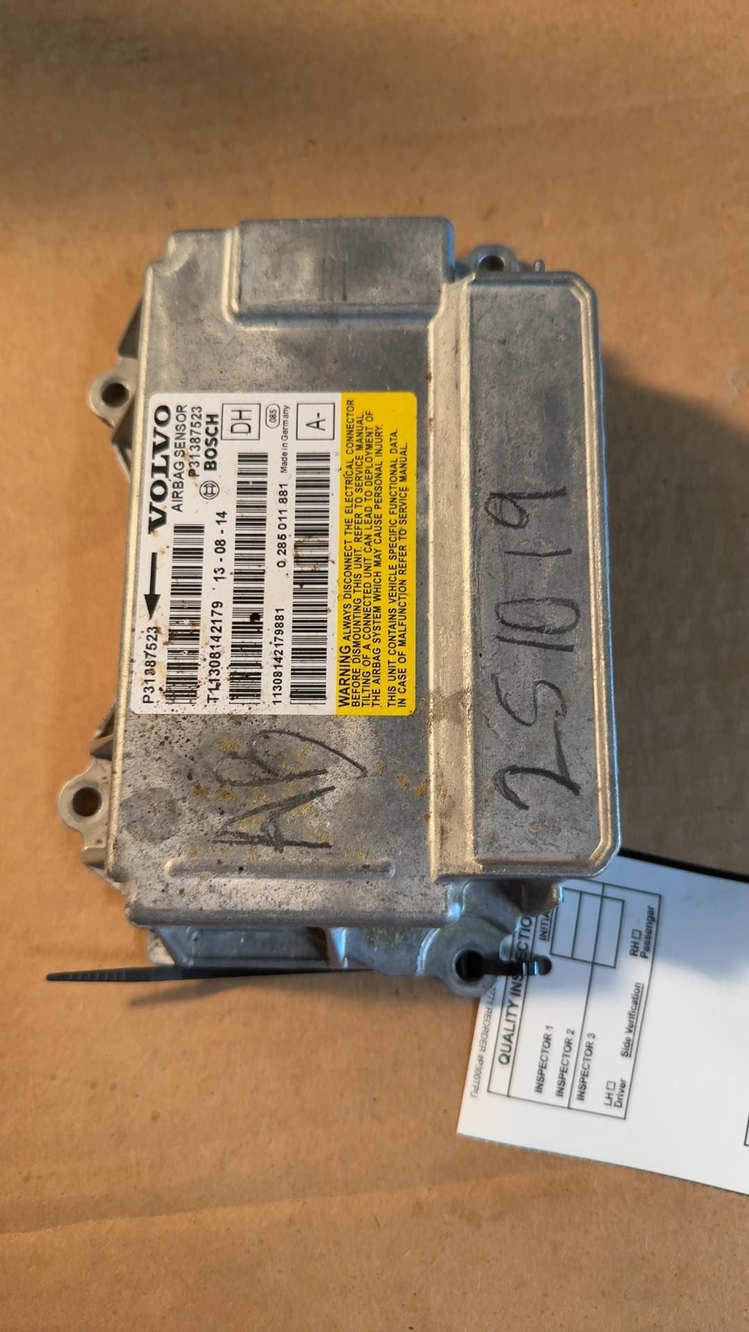 Air Bag Control Module from a 2014 Volvo S60, photo 1
