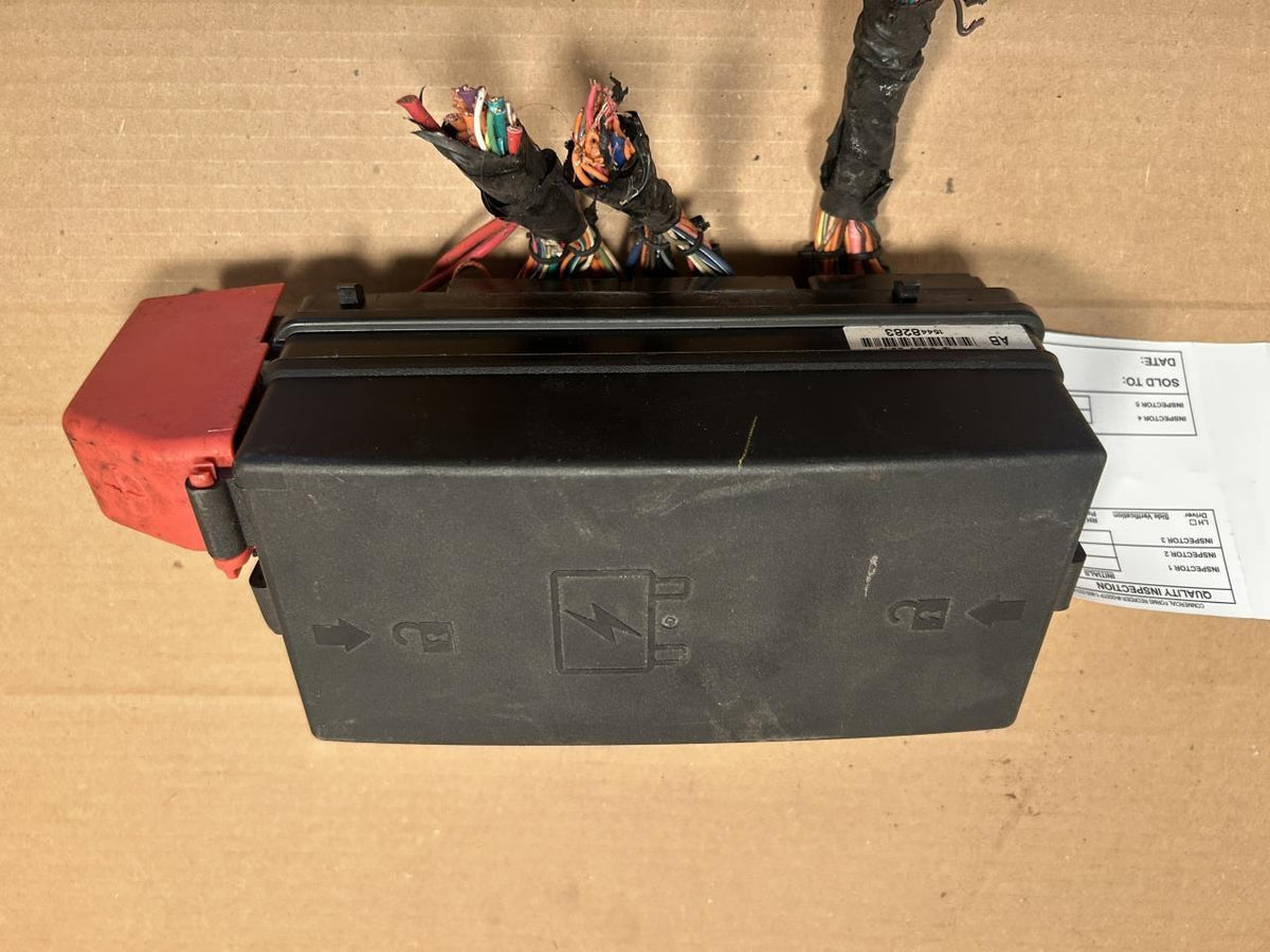 Interior Fuse Box from a 2004 Cadillac DeVille, photo 2