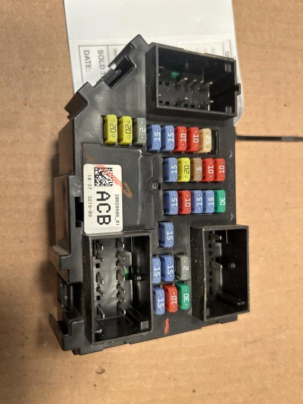 Interior Fuse Box from a 2010 Chevrolet Avalanche 1500, photo 2