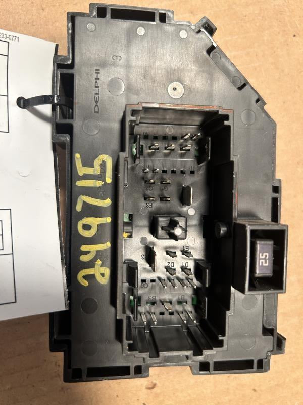 Interior Fuse Box from a 2010 Chevrolet Avalanche 1500, photo 3