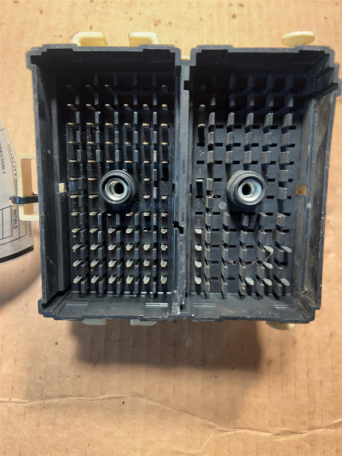 Interior Fuse Box from a 2004 Chevrolet Suburban 1500, photo 2
