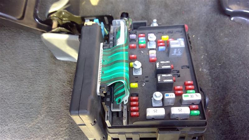 Interior Fuse Box from a 2004 Chevrolet Trailblazer, photo 1