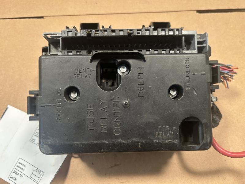 Interior Fuse Box from a 2004 Chevrolet Trailblazer, photo 2