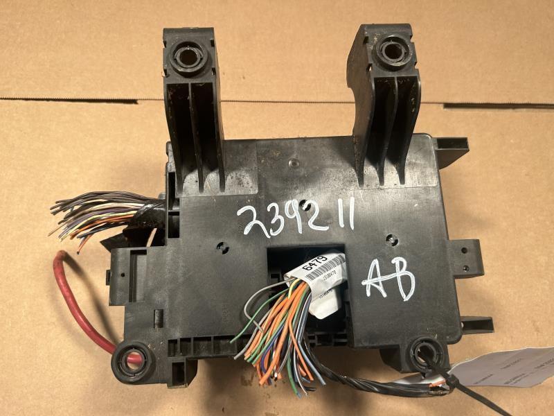 Interior Fuse Box from a 2004 Chevrolet Trailblazer, photo 3