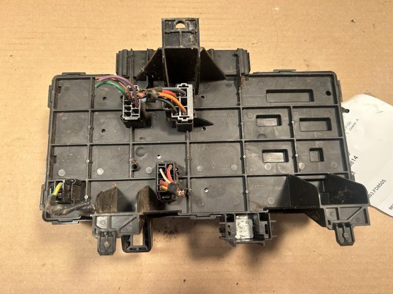 Interior Fuse Box from a 2005 Ford F-150, photo 3