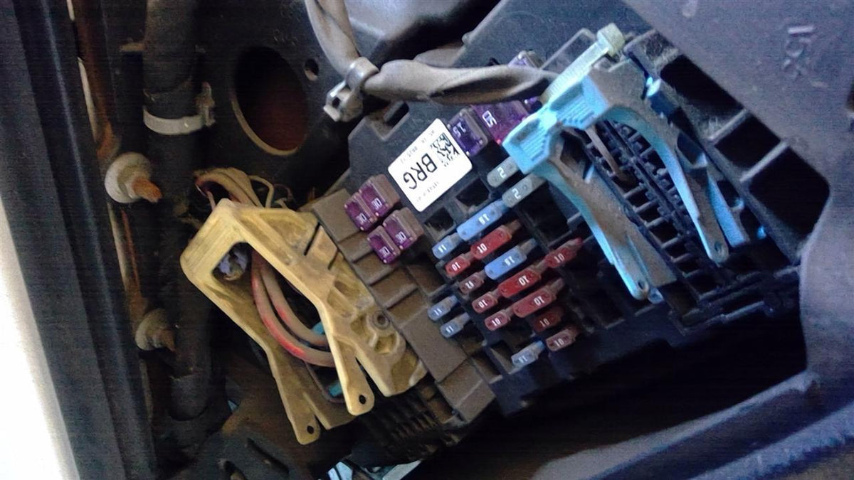 Interior Fuse Box from a 2015 GMC Sierra 1500, photo 1