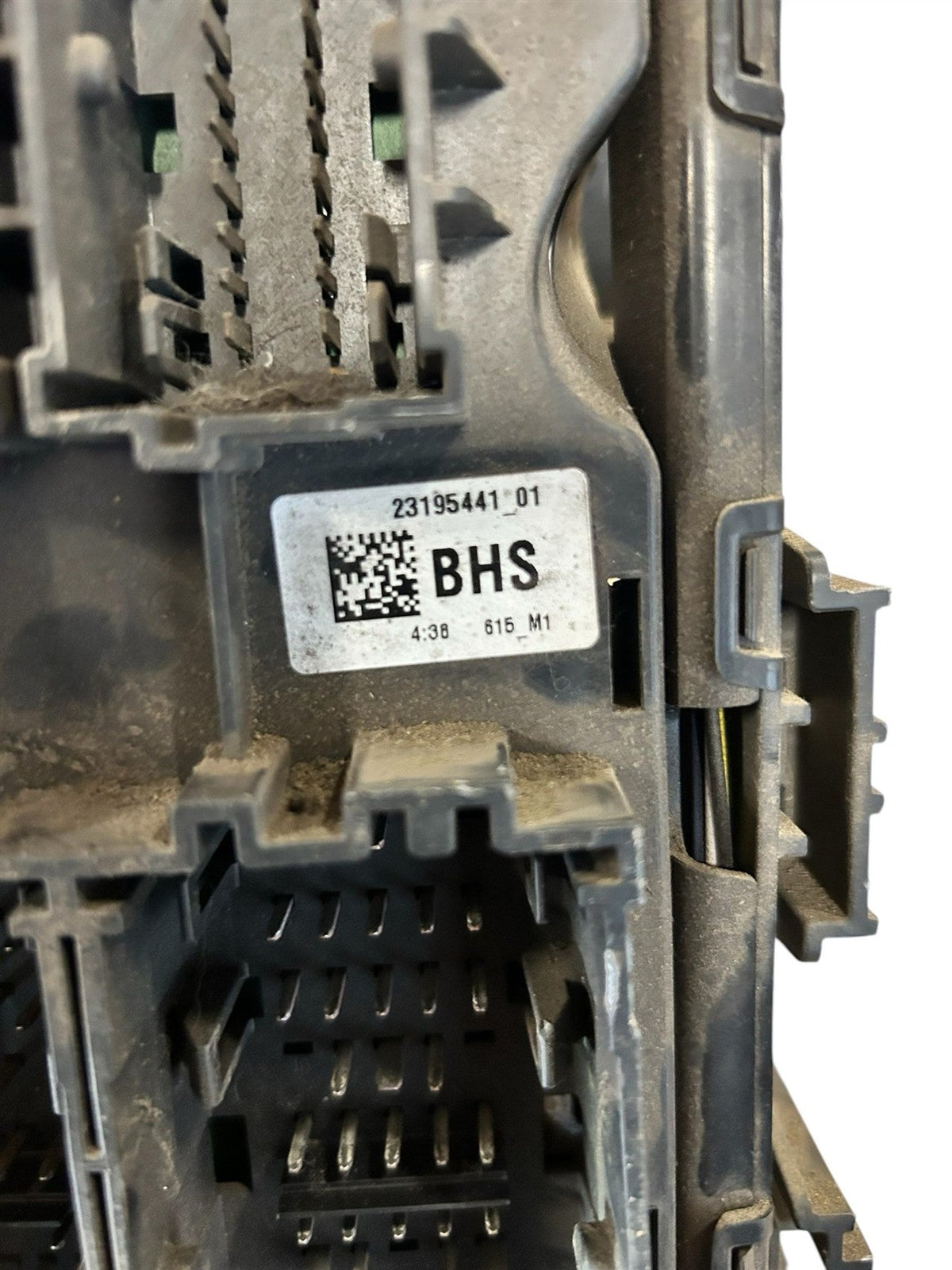 Interior Fuse Box from a 2015 GMC Sierra 1500, photo 2