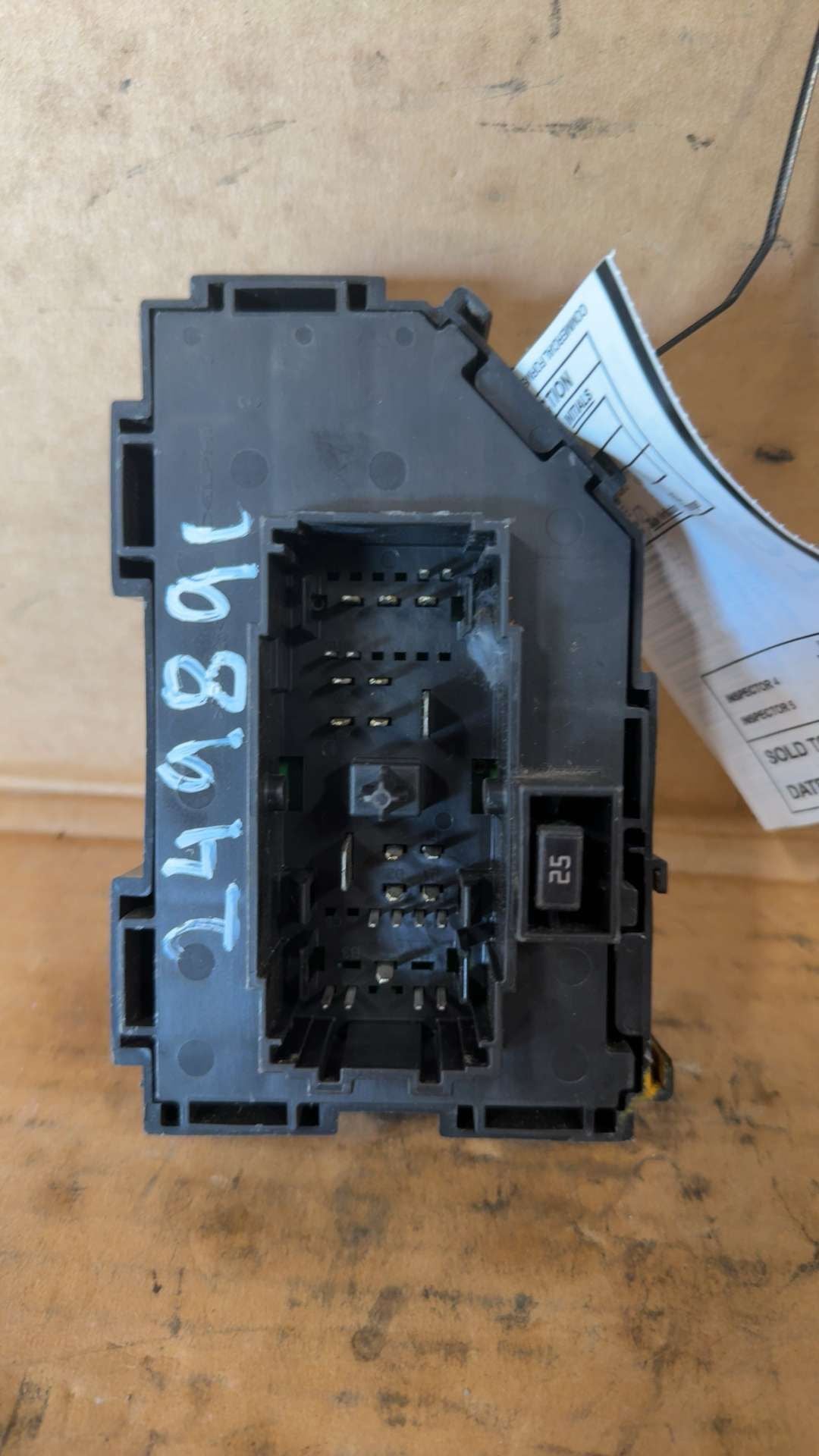 Interior Fuse Box from a 2010 Chevrolet Tahoe, photo 3