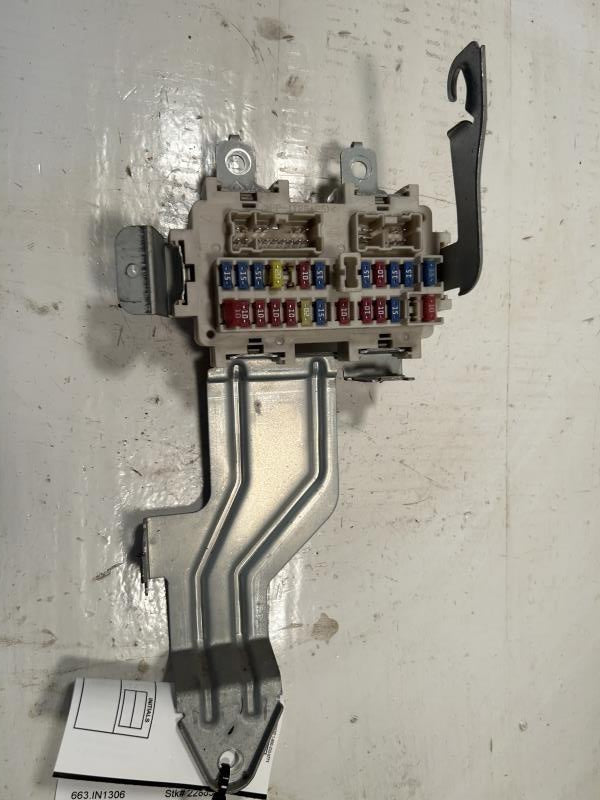 Interior Fuse Box from a 2006 Infiniti, photo 1