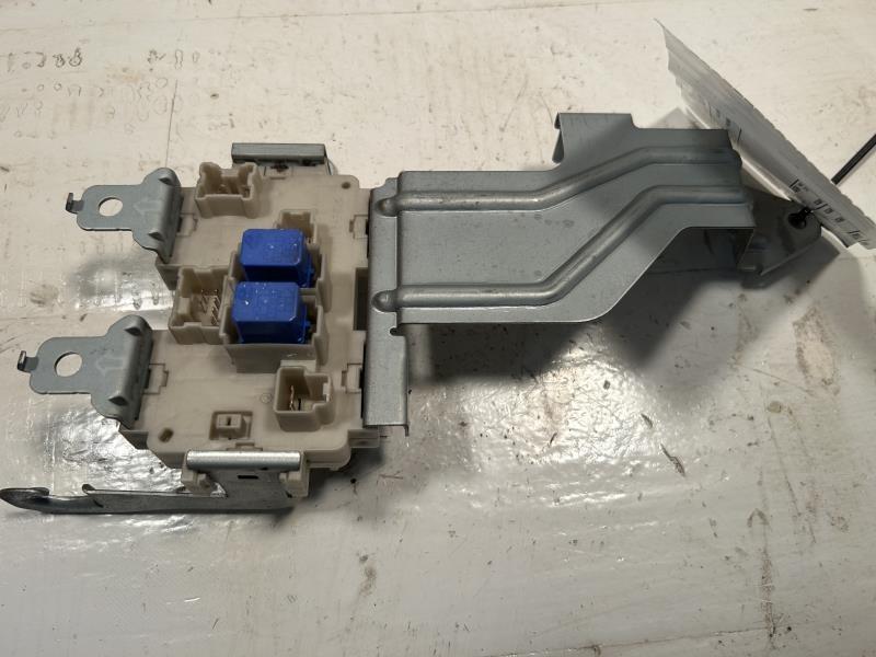 Interior Fuse Box from a 2006 Infiniti, photo 2