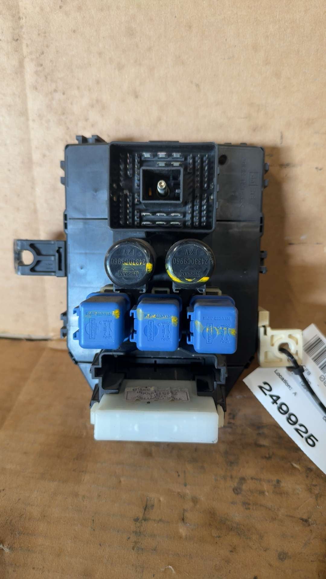 Interior Fuse Box from a 1994 Infiniti J30, photo 1