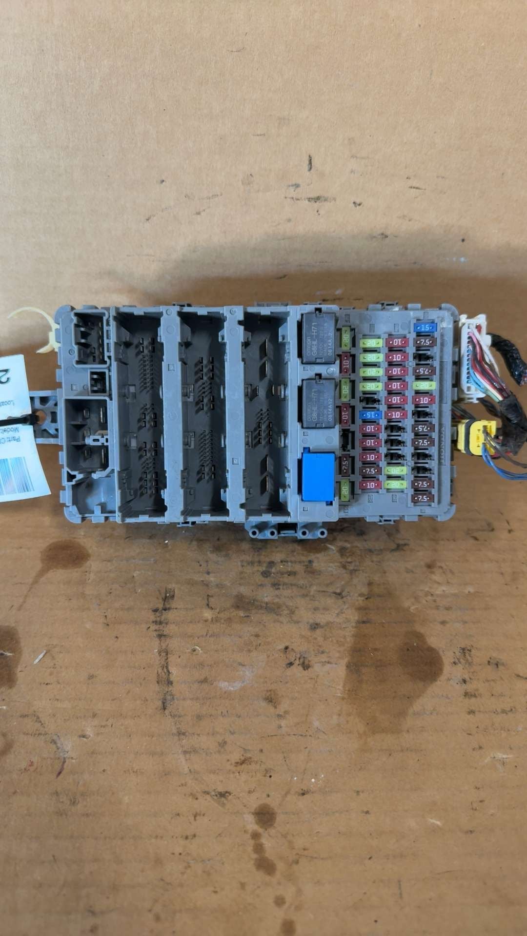 Interior Fuse Box from a 2014 Honda Accord, photo 2