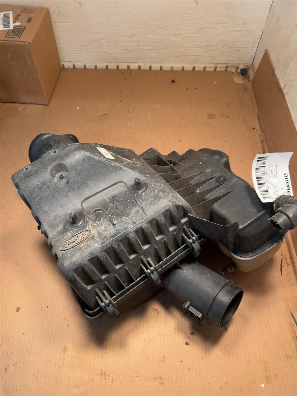 Air Filter Box from a 2011 Ford F-150, photo 2