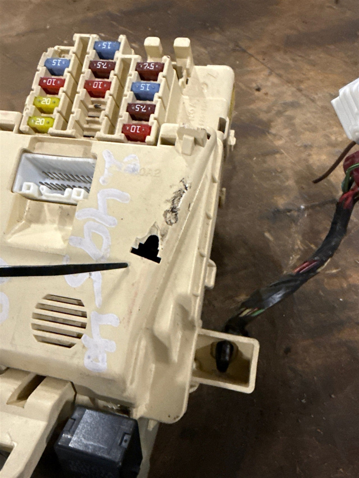 Interior Fuse Box from a 2003 Toyota Tacoma, photo 3