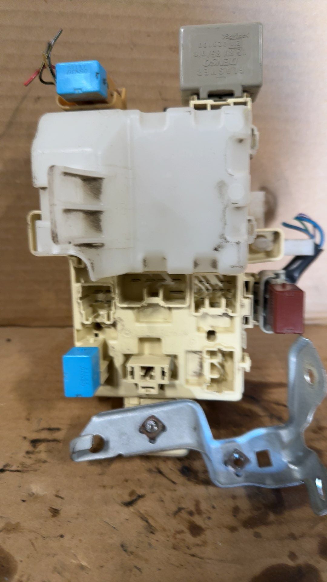 Interior Fuse Box from a 2006 Toyota, photo 3