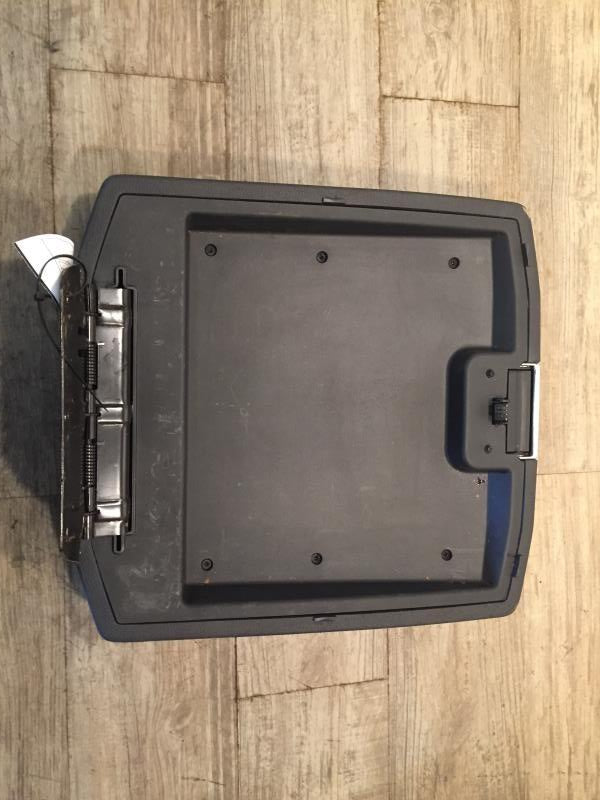 Center Console from a 2012 Ram 1500, front, photo 2