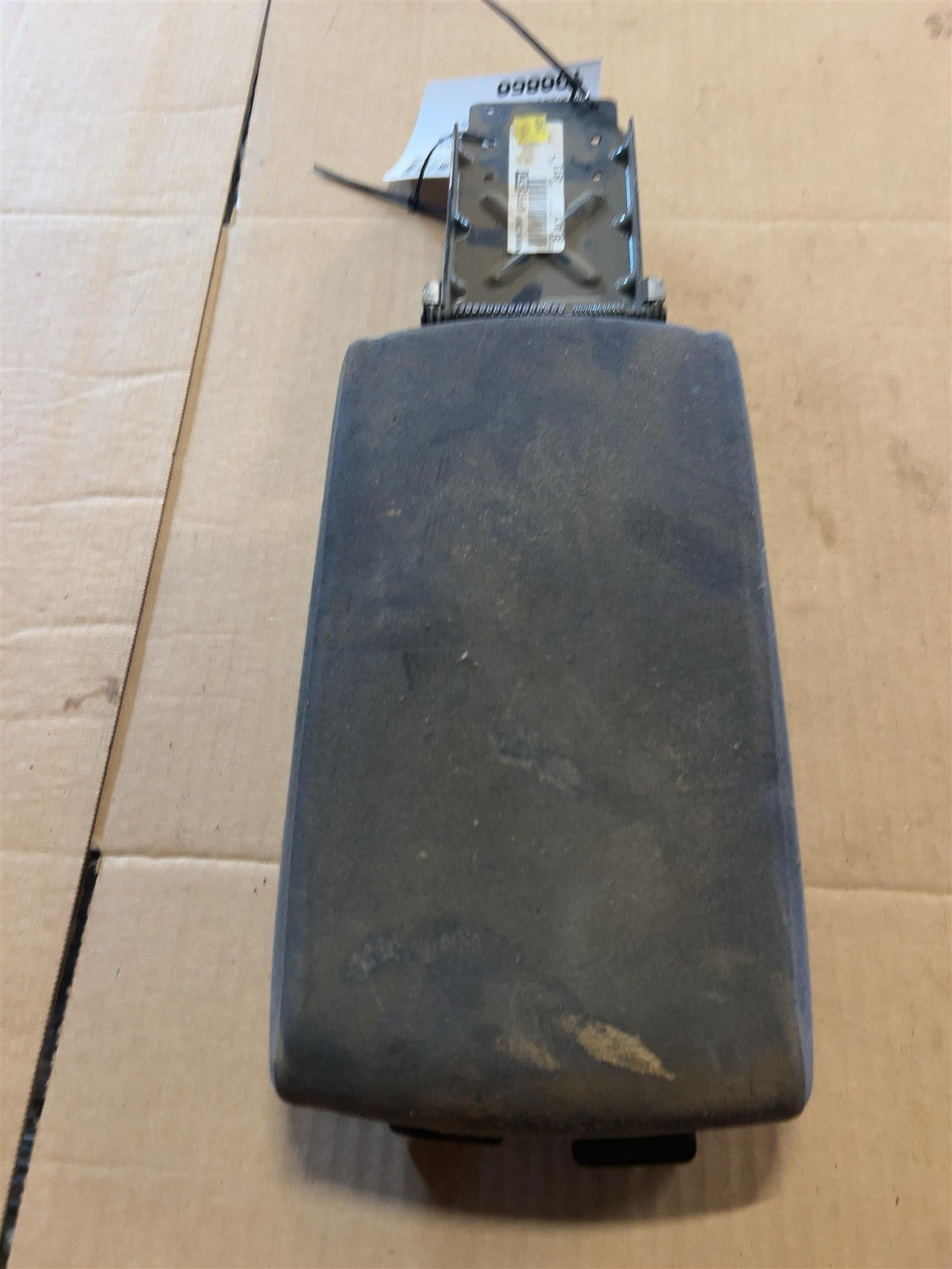 Center Console from a 2005 Nissan Altima, front, photo 2