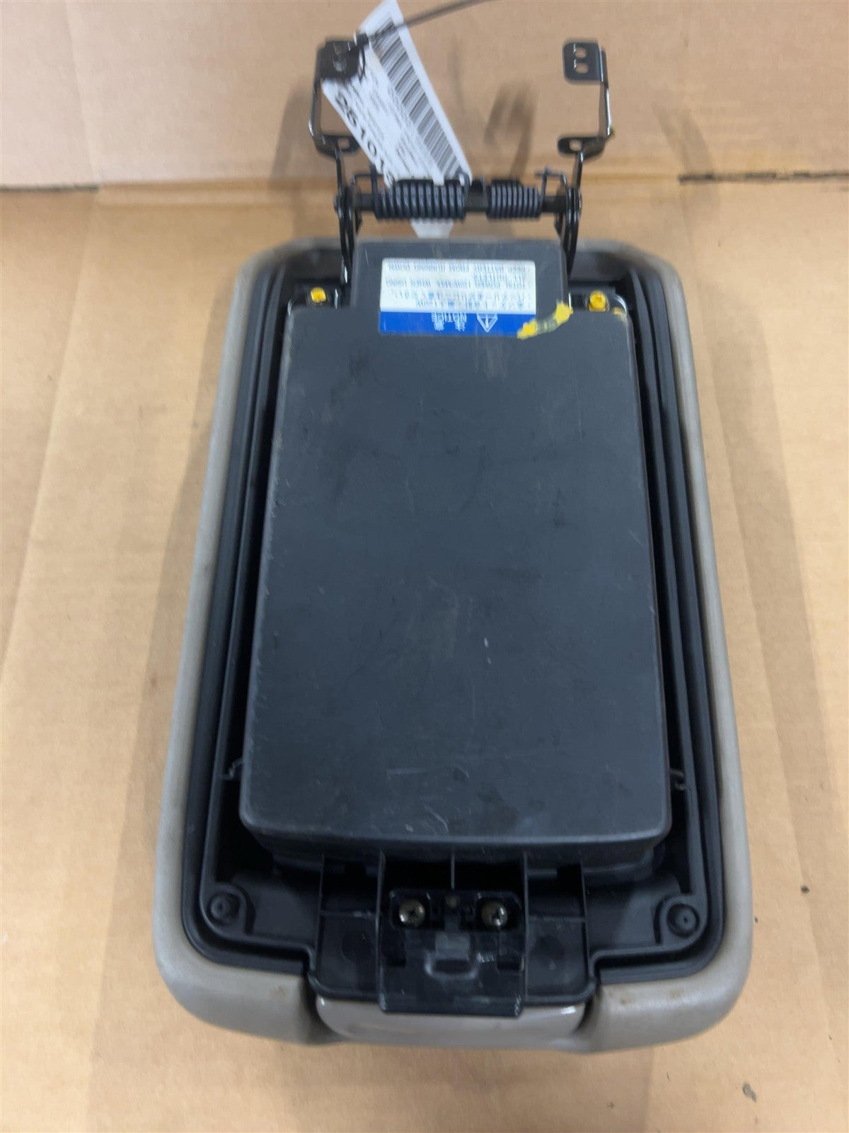 Center Console from a 2005 Toyota Camry, front, photo 2