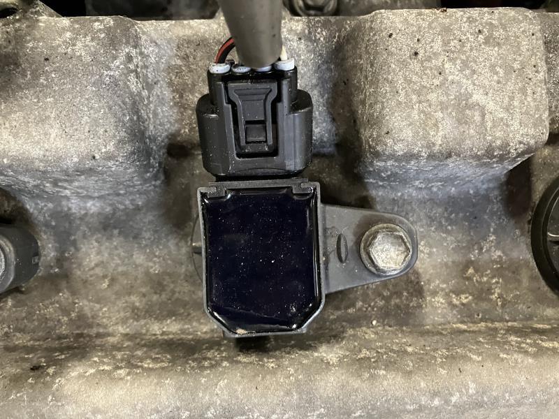 Ignition Coil from a 2006 Toyota, photo 1