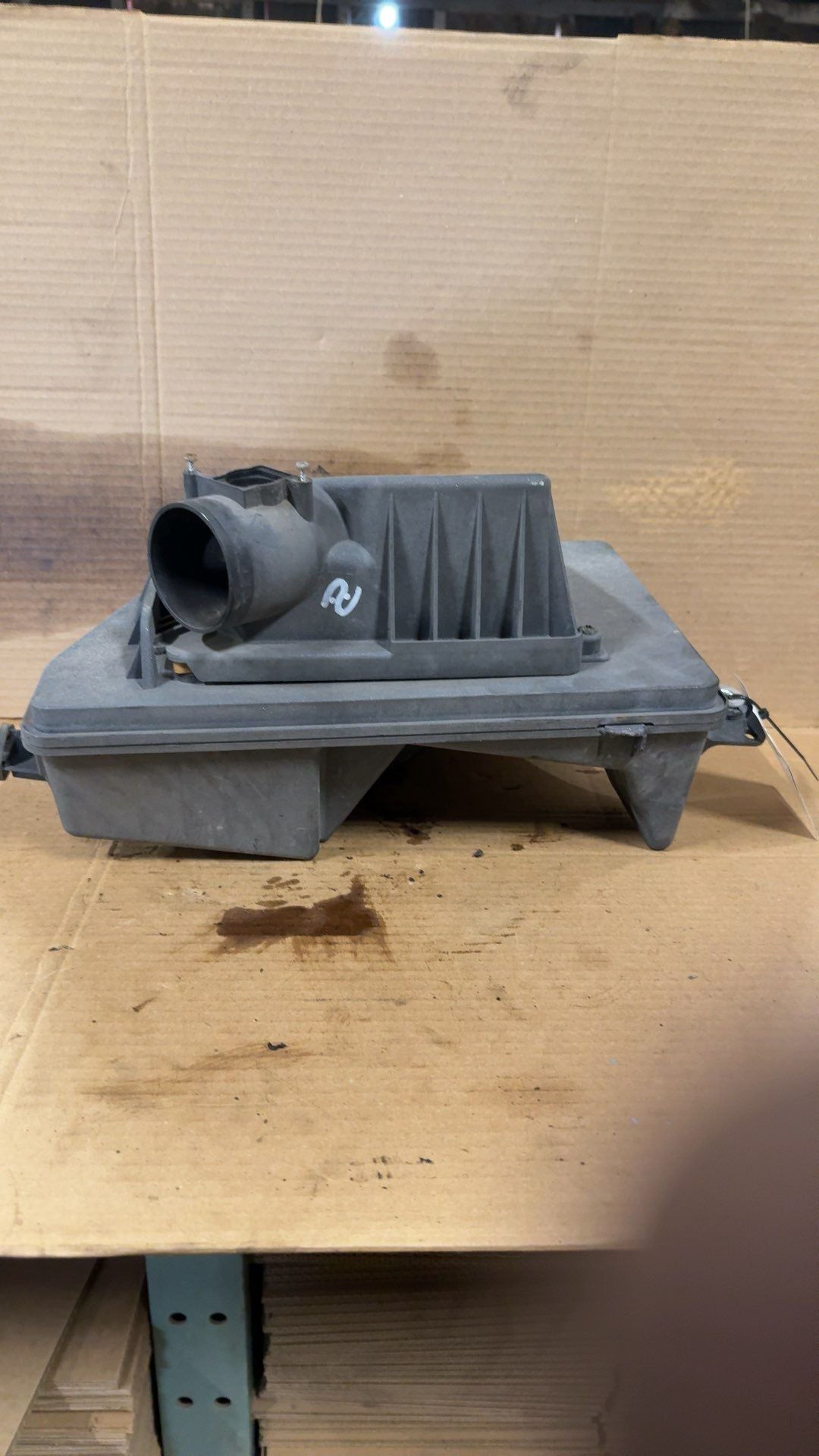 Air Filter Box from a 2007 Chevrolet Malibu, photo 2