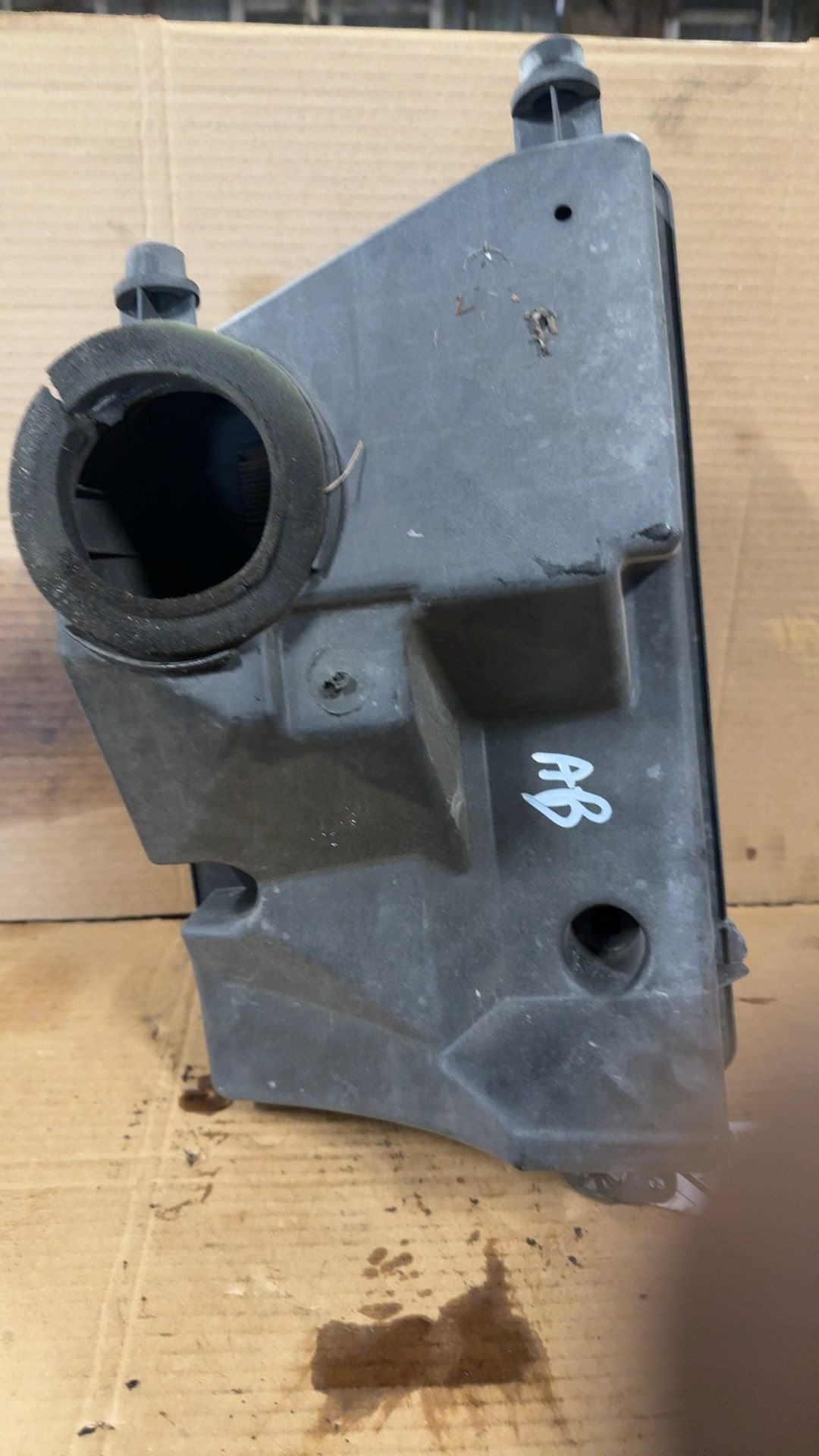 Air Filter Box from a 2007 Chevrolet Malibu, photo 3