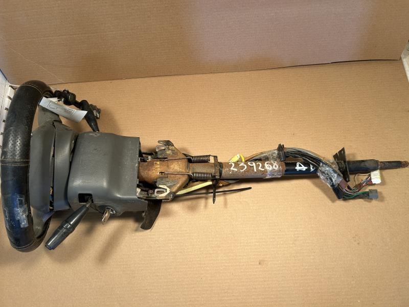 Steering Column from a 2002 Chevrolet Tracker, photo 1
