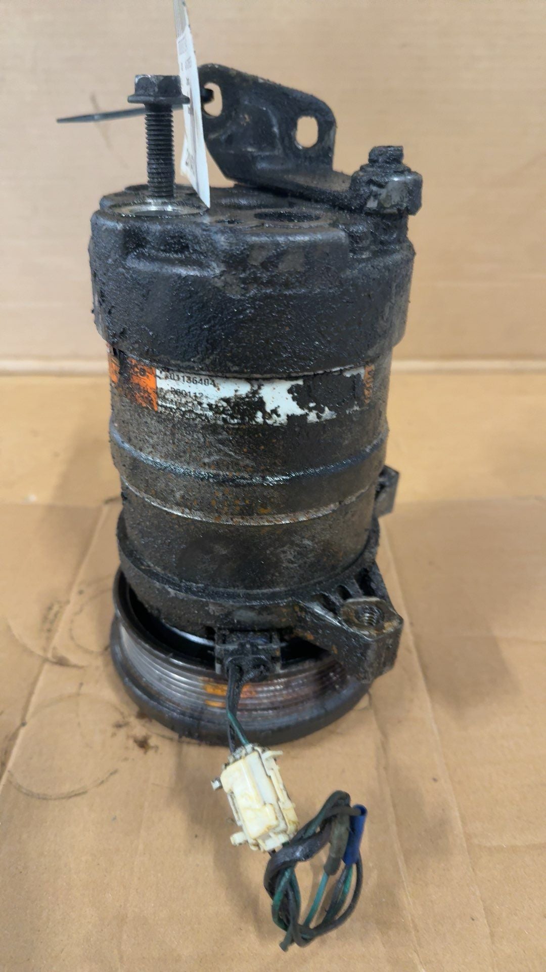AC Compressor from a 1995 Cadillac DeVille, photo 1