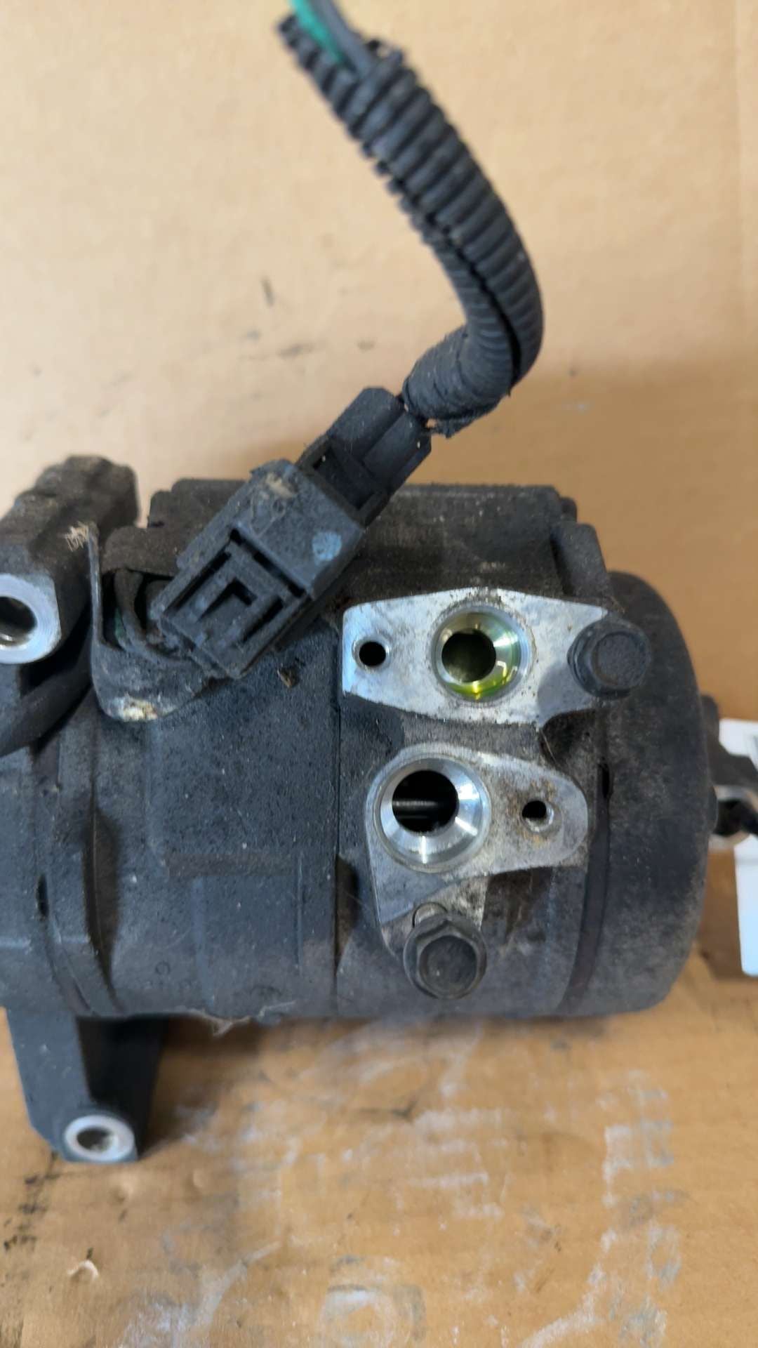 AC Compressor from a 2007 Cadillac, photo 2