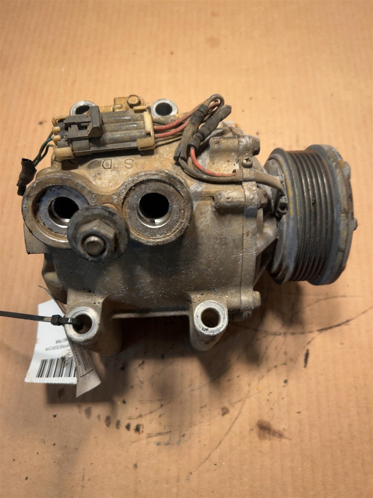 AC Compressor from a 2006 Chevrolet, photo 1